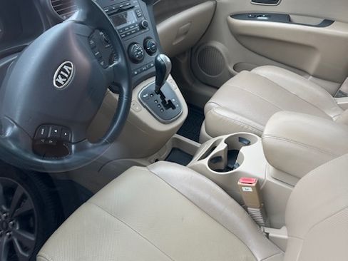 Used 2007 Kia Rondo EX w/ Premium Pkg image 6