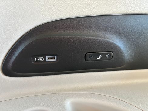 Used 2019 Chrysler Pacifica Limited w/ Tire & Wheel Group image 20