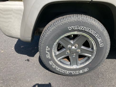 Used 2005 Jeep Liberty Renegade image 10