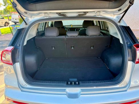 Used 2019 Kia Niro LX FWD image 12