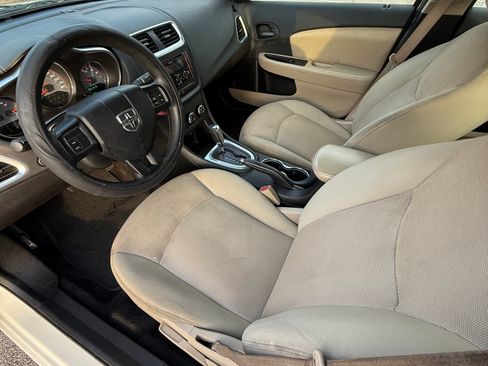 Used 2013 Dodge Avenger SE image 12