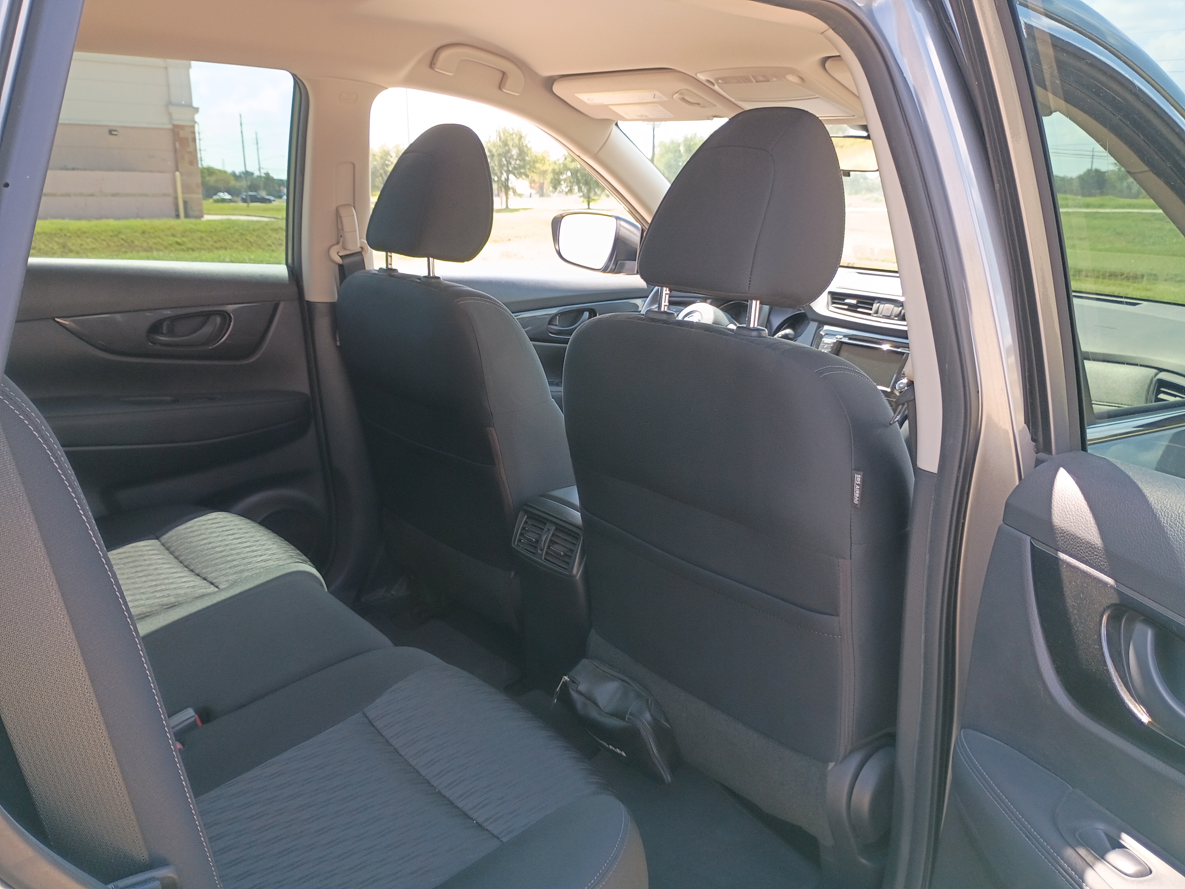 Used 2020 Nissan Rogue S FWD image 17