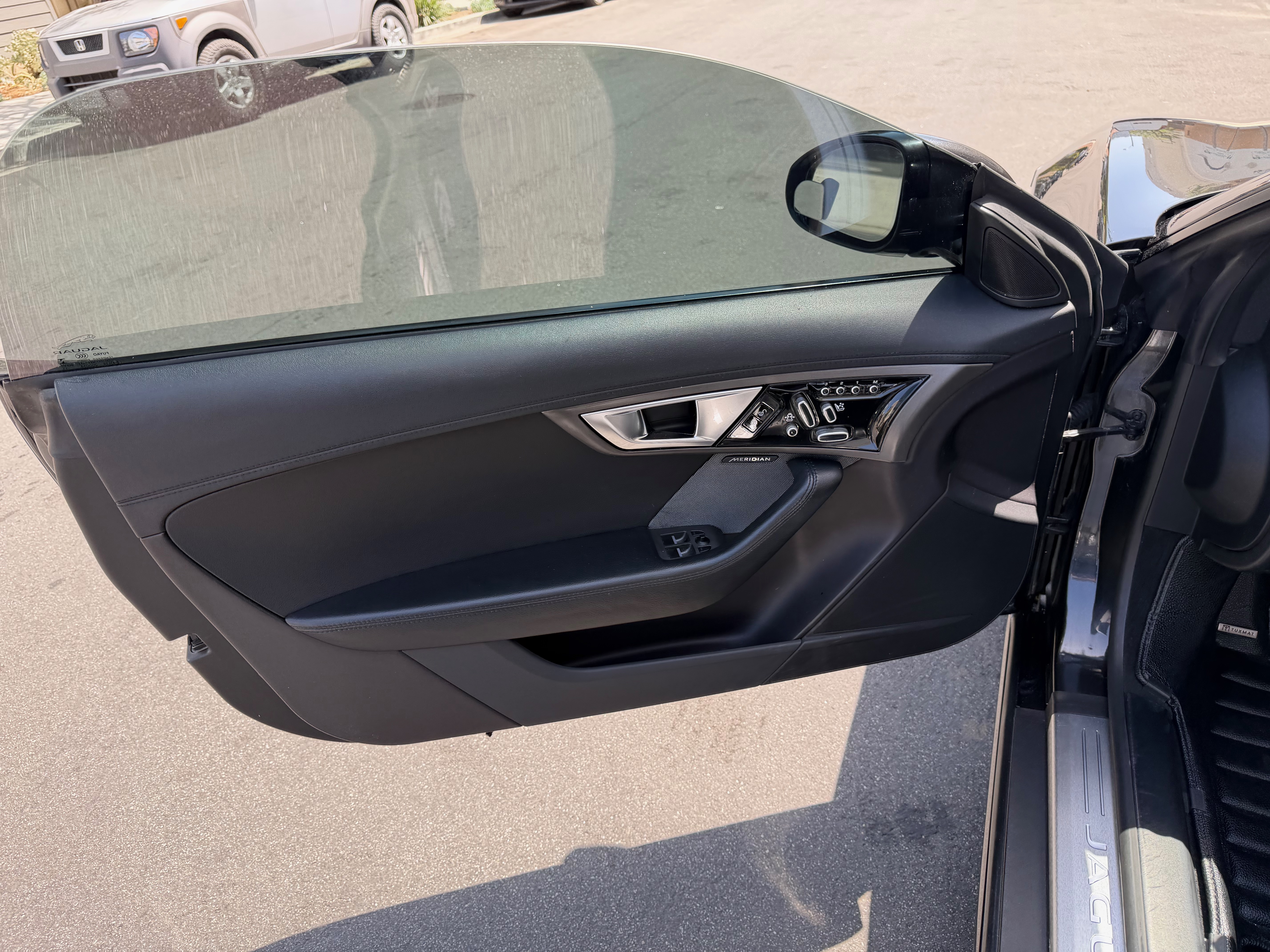 Used 2014 Jaguar F-TYPE Convertible RWD image 23