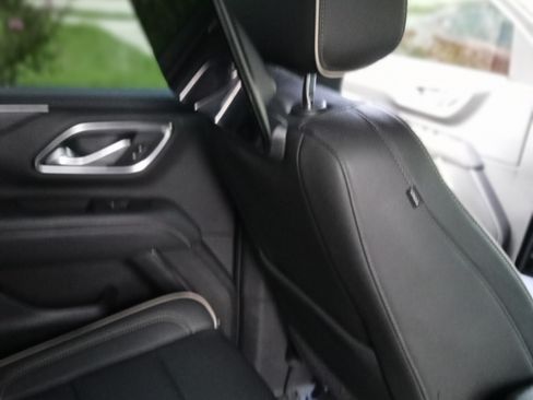 Used 2021 GMC Yukon SLT w/ Rear Media and Nav Package image 9