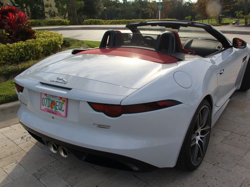 Used 2020 Jaguar F-TYPE R-Dynamic image 5