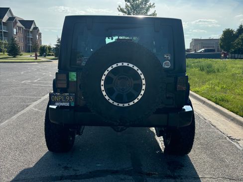 Used 2017 Jeep Wrangler Unlimited Sport w/ Connectivity Group AWD/4WD image 5