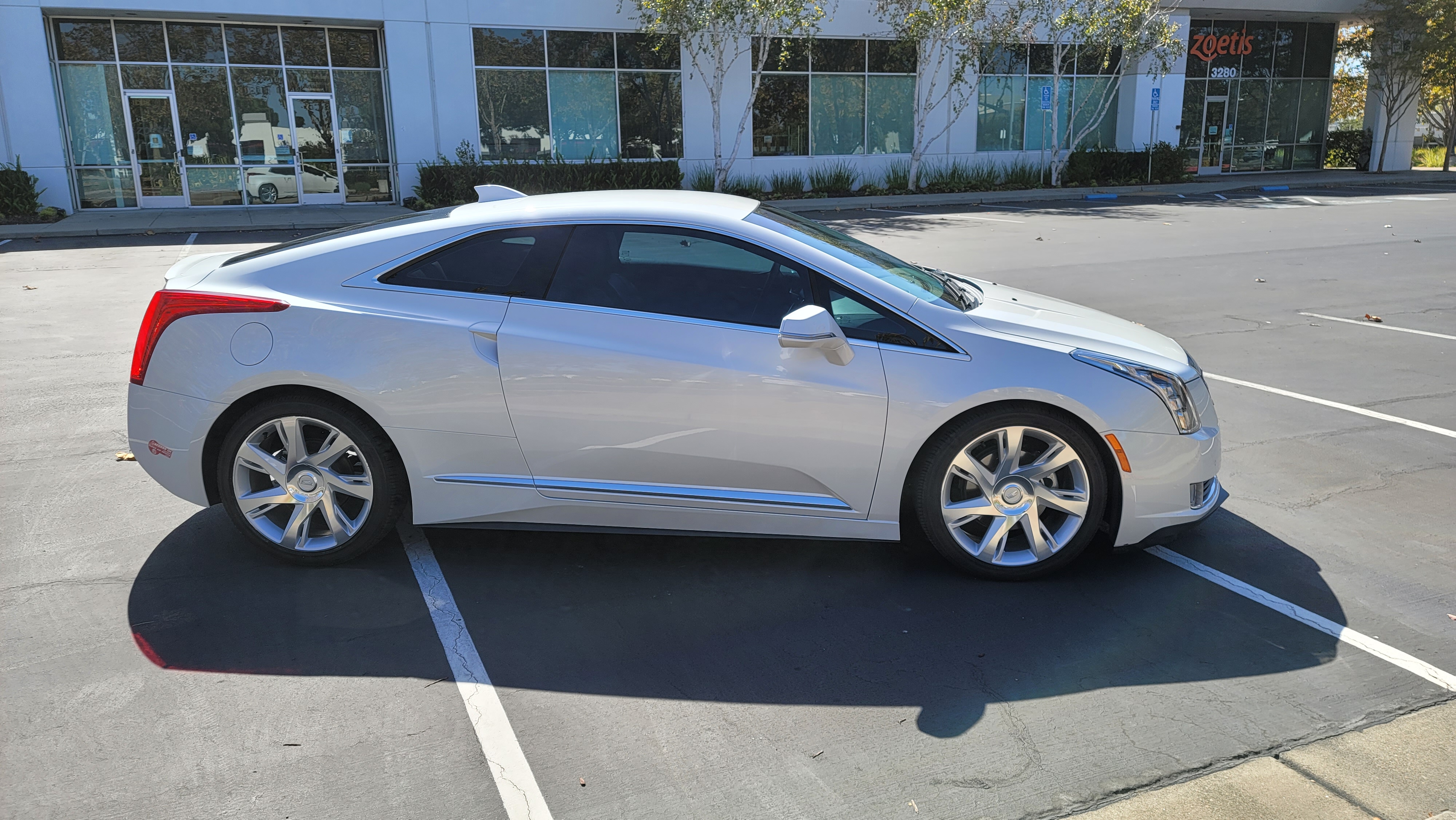 Used 2016 Cadillac ELR FWD image 2