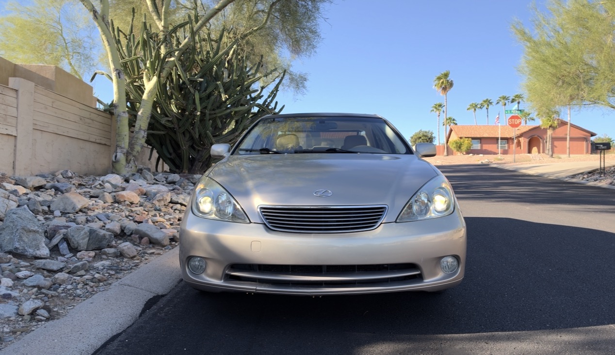 Used 2005 Lexus ES 330 w/ Preferred Accessory Pkg FWD image 2
