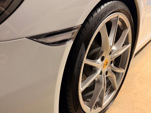 Used 2017 Porsche 911 Carrera image 2