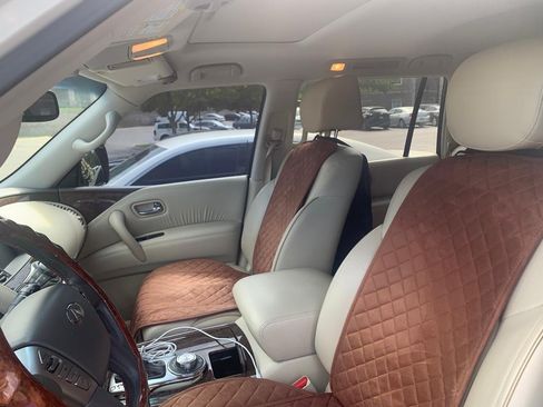 Used 2017 INFINITI QX80 4WD w/ Driver Assistance Package image 4
