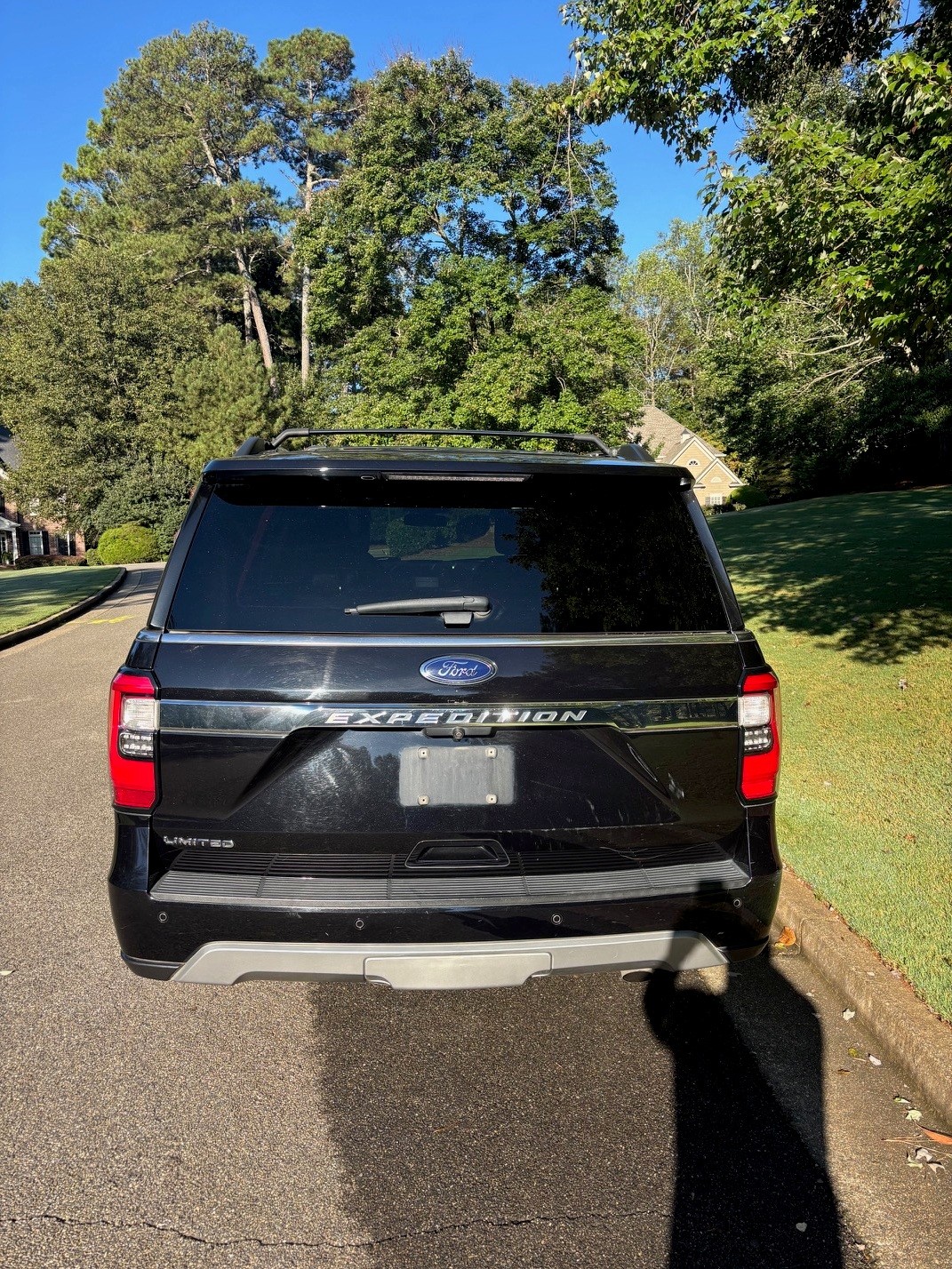 Used 2019 Ford Expedition Limited w/ Equipment Group 301A RWD image 2