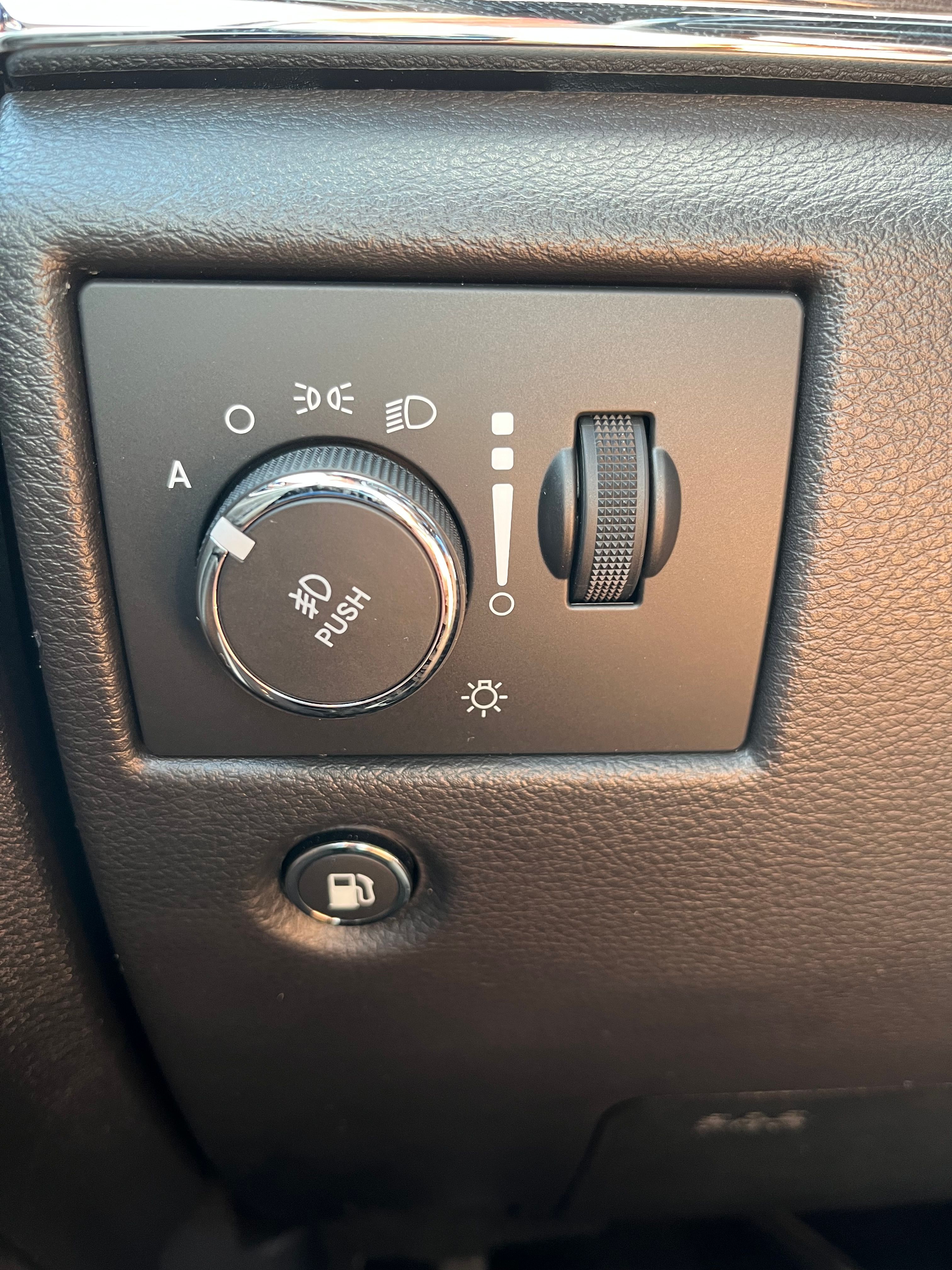 Used 2021 Jeep Grand Cherokee Overland AWD/4WD image 19