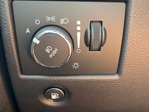 Used 2021 Jeep Grand Cherokee Overland AWD/4WD image 19