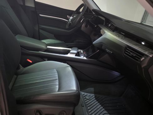 Used 2022 Audi e-tron Premium Plus w/ Premium Plus Package image 6