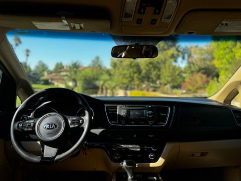 Used 2016 Kia Sedona LX w/ LX Convenience Package FWD image 15