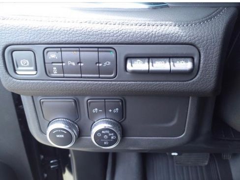Used 2021 GMC Yukon XL Denali RWD image 12