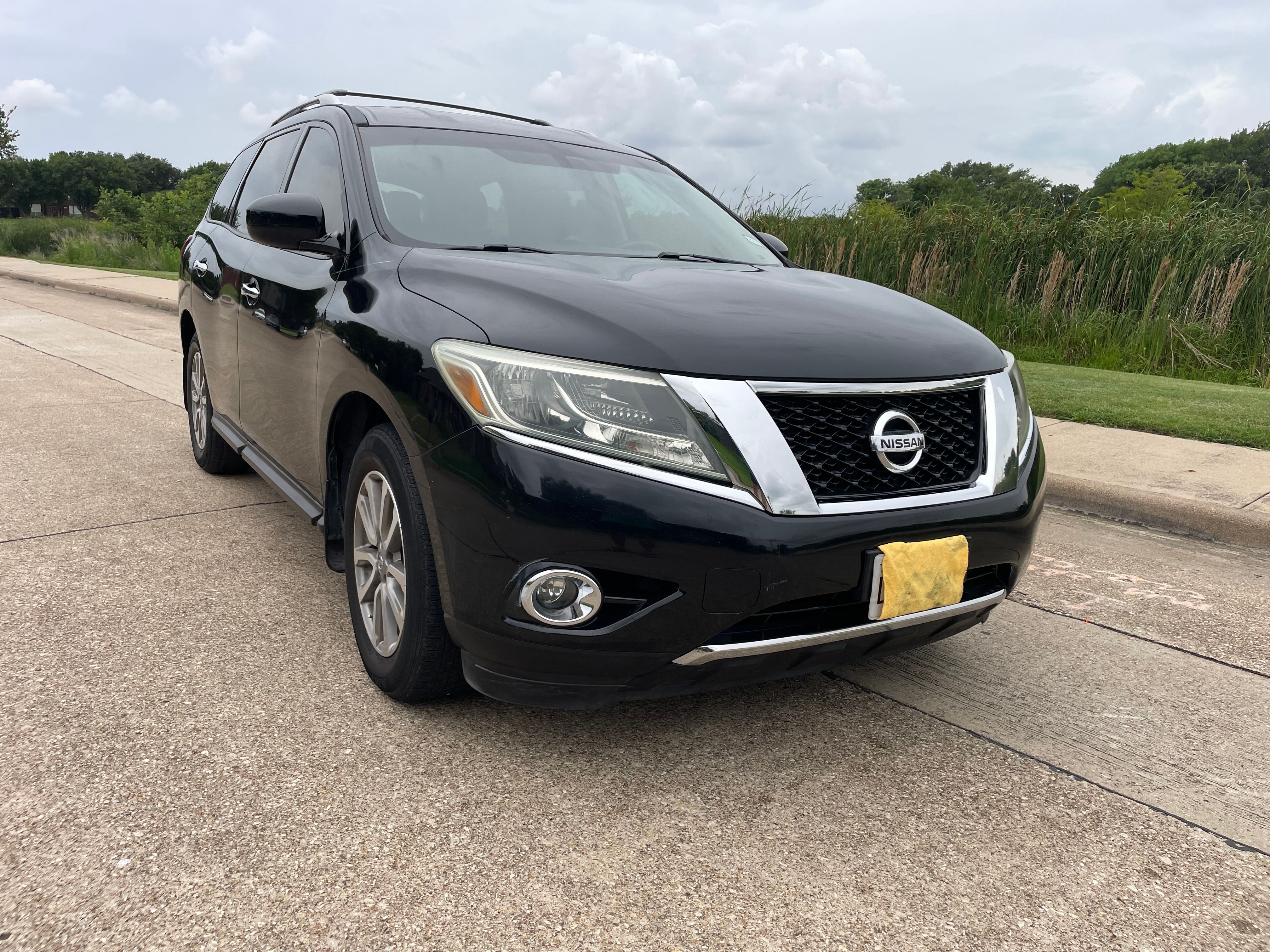 Used 2015 Nissan Pathfinder SV FWD image 1