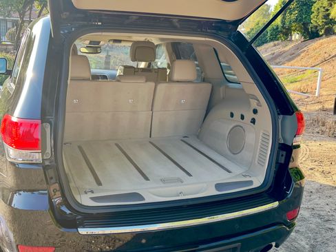 Used 2017 Jeep Grand Cherokee Overland w/ Jeep Active Safety Group AWD/4WD image 12