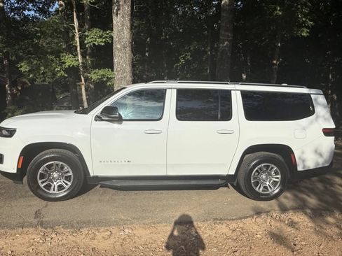 Used 2023 Jeep Wagoneer L 2WD image 2