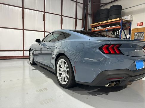 Used 2025 Ford Mustang GT Premium RWD image 5