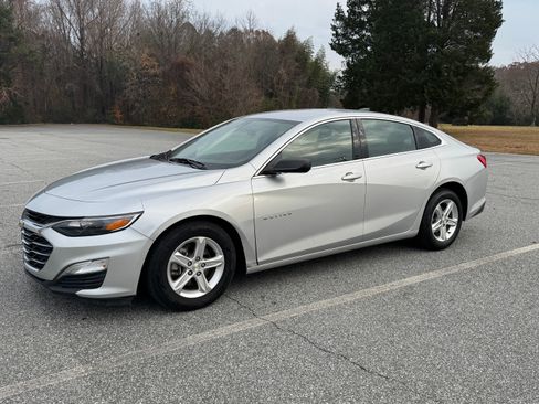 Used 2020 Chevrolet Malibu LS image 2