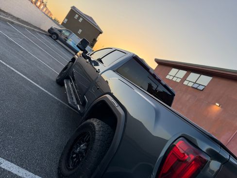 Used 2020 GMC Sierra 2500 AT4 w/ Technology Package AWD/4WD image 5