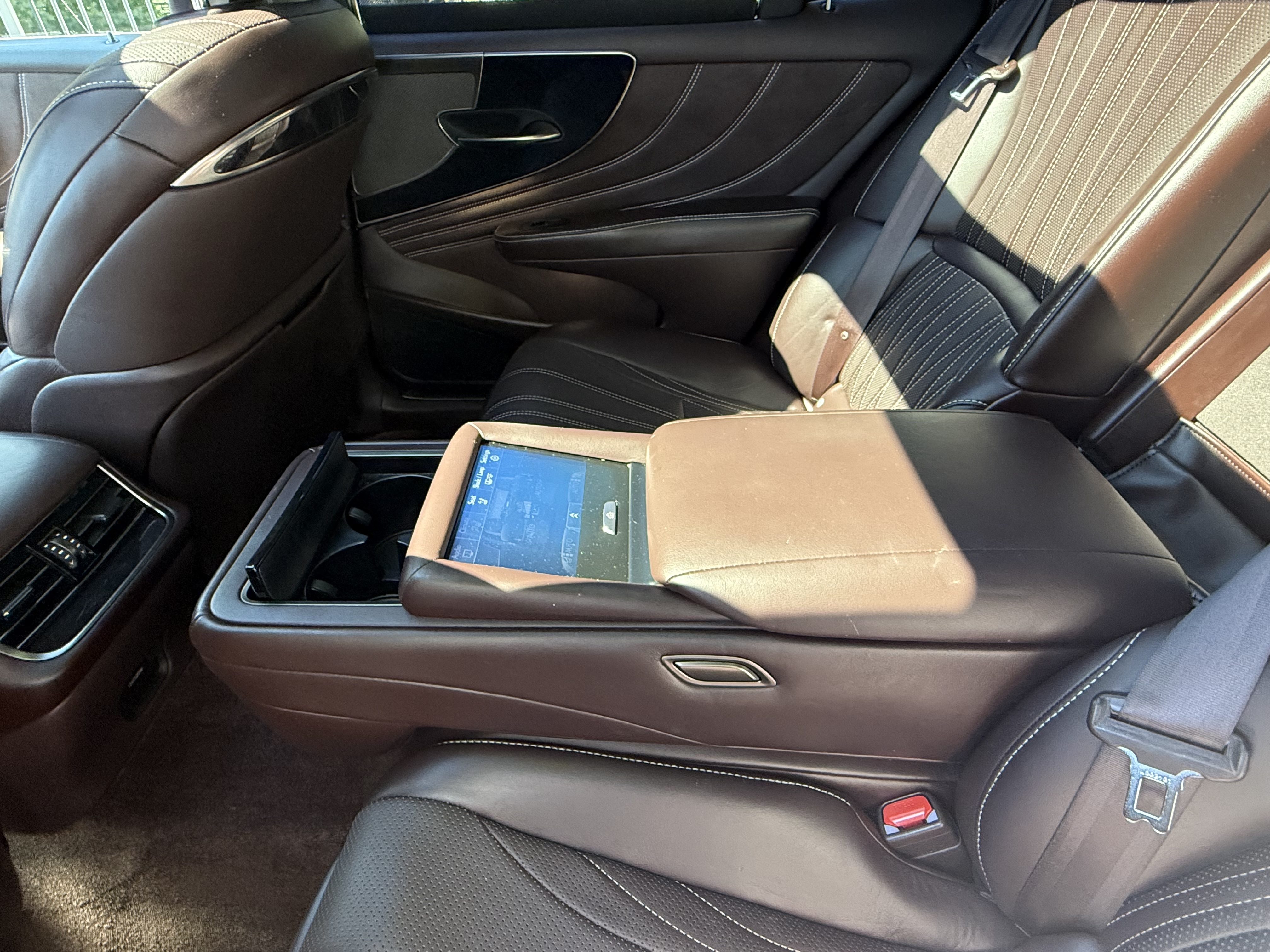 Used 2018 Lexus LS 500 AWD w/ Luxury Package image 12