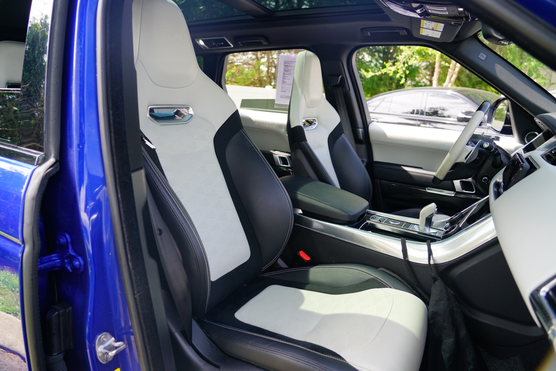 Used 2020 Land Rover Range Rover Sport SVR AWD/4WD image 2