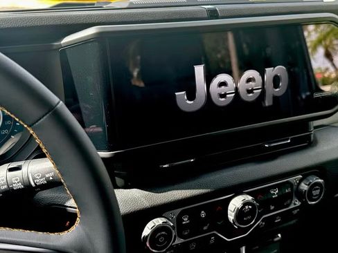 Used 2024 Jeep Wrangler Unlimited Sport AWD/4WD image 16