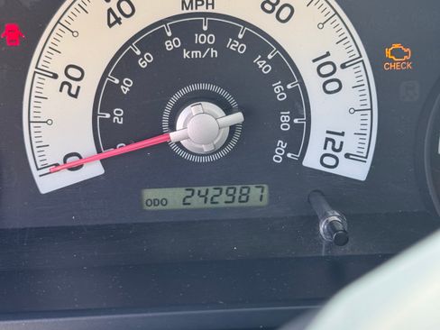Used 2008 Toyota FJ Cruiser 2WD image 9