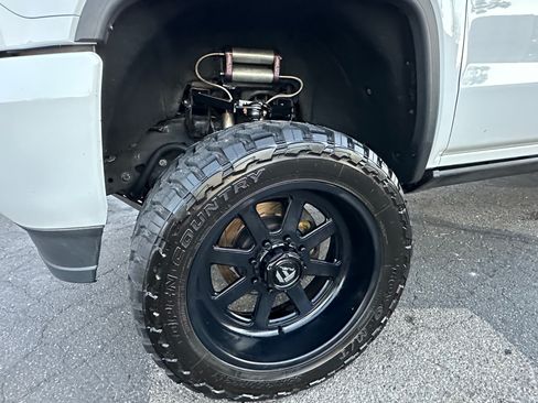 Used 2017 GMC Sierra 2500 Denali w/ Duramax Plus Package image 9