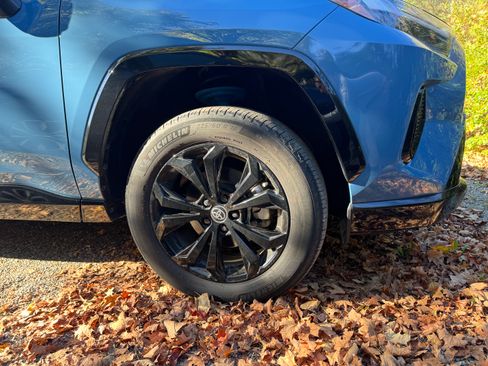 Used 2023 Toyota RAV4 SE image 11