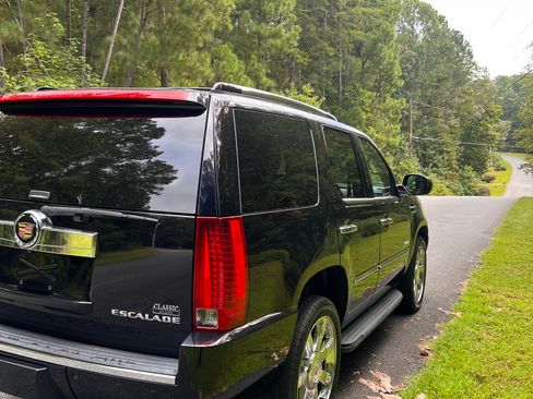 Used 2014 Cadillac Escalade Luxury image 1