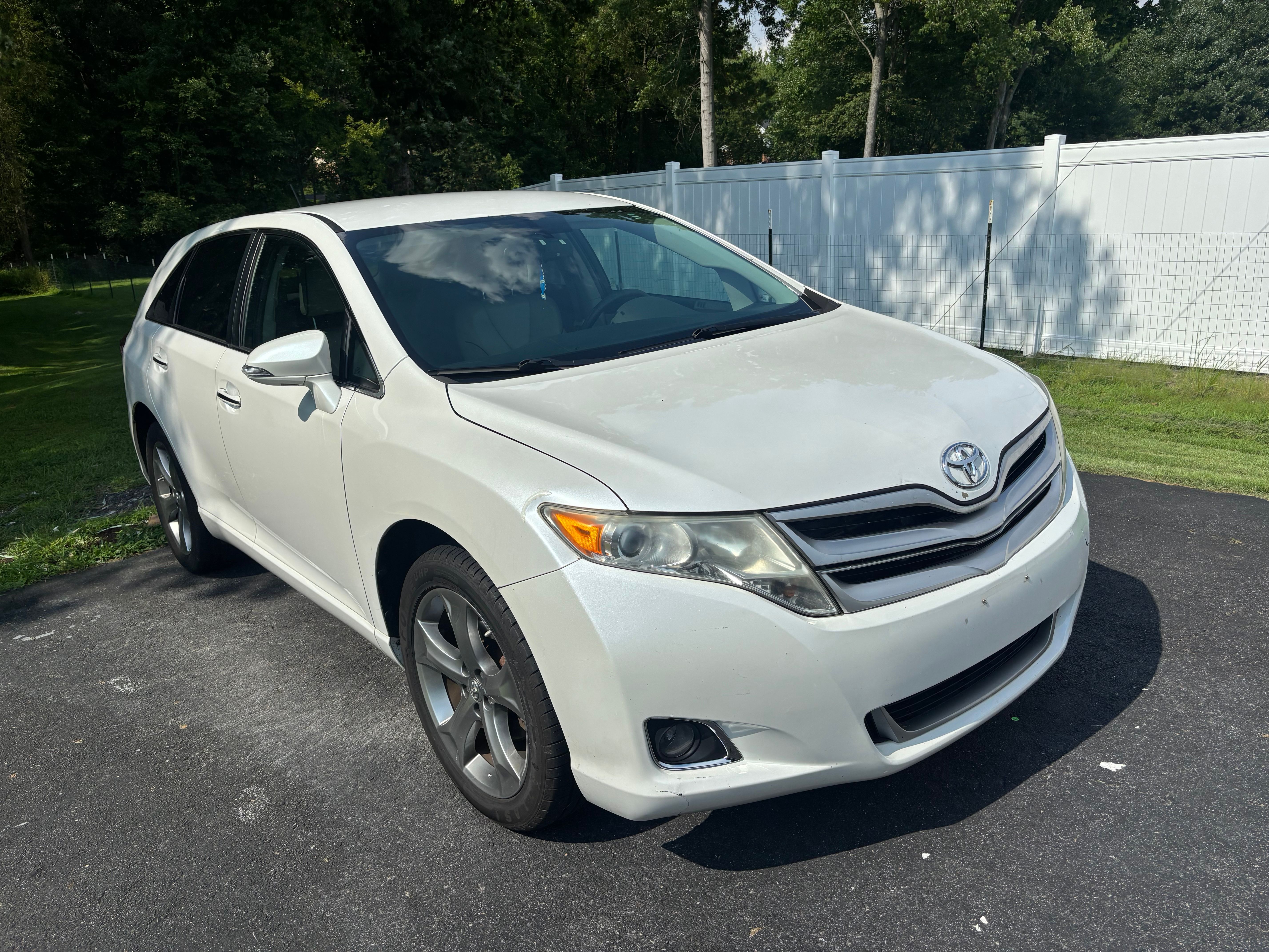 Used 2015 Toyota Venza XLE FWD image 2
