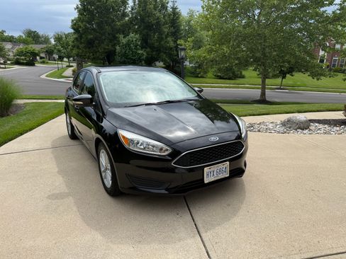 Used 2017 Ford Focus SE FWD image 1