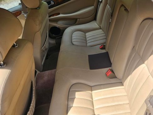 Used 2002 Jaguar XJ8 image 9