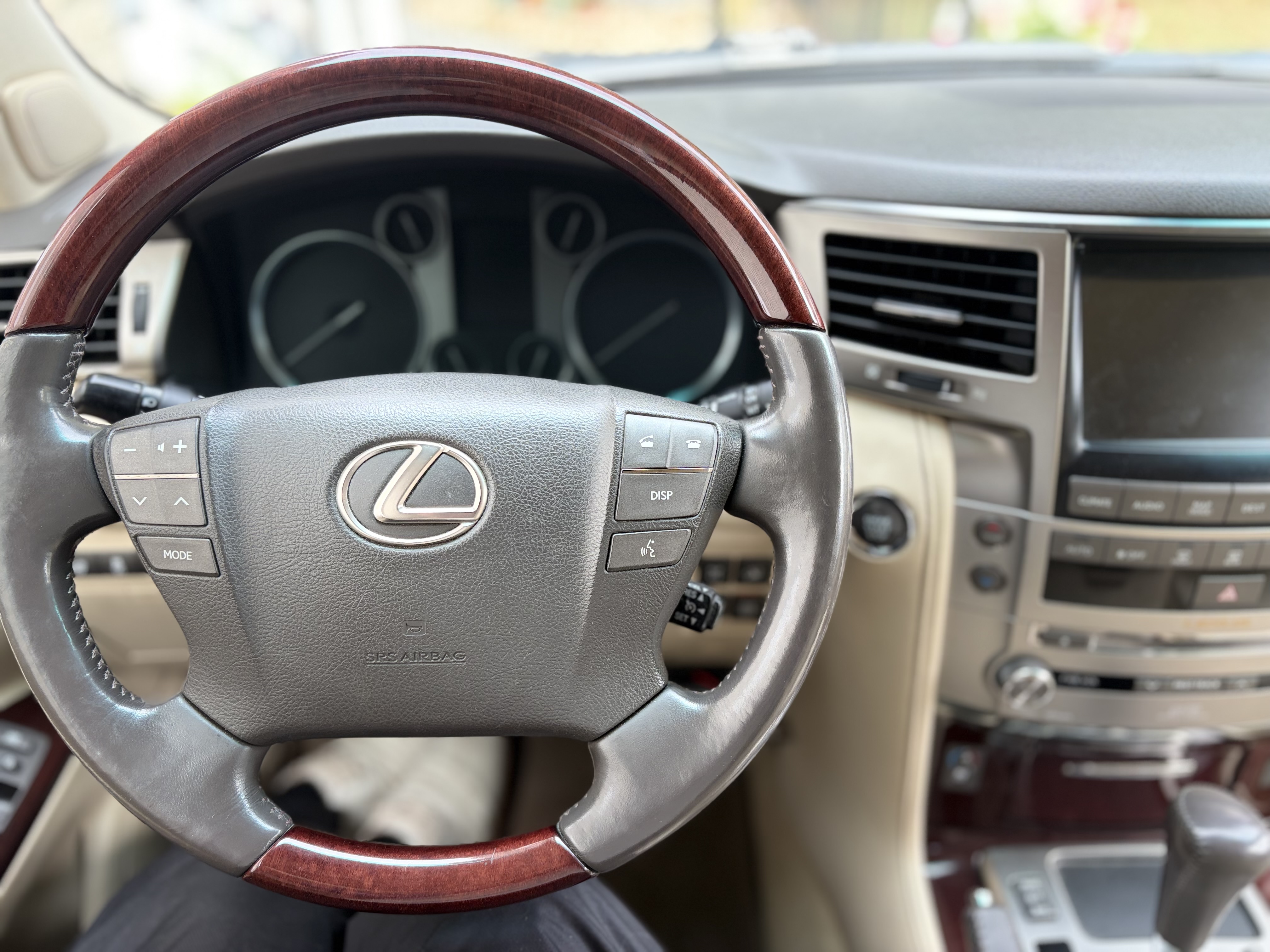 Used 2013 Lexus LX 570 4WD w/ Luxury Pkg image 9