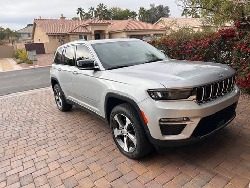 Used 2023 Jeep Grand Cherokee 4WD 4xe image 15