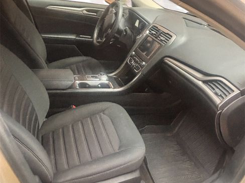 Used 2018 Ford Fusion SE w/ Fusion SE Technology Package FWD image 14