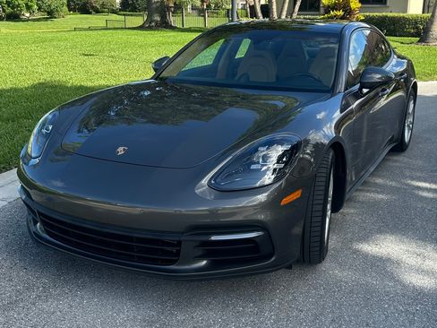 Used 2018 Porsche Panamera image 1