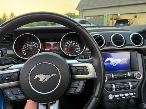 Used 2019 Ford Mustang GT Premium w/ Carbon Sport Interior Package RWD image 22