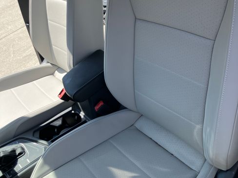 Used 2021 Volkswagen Tiguan SE R-Line image 13