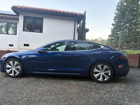 Used 2020 Tesla Model S Long Range Plus image 9