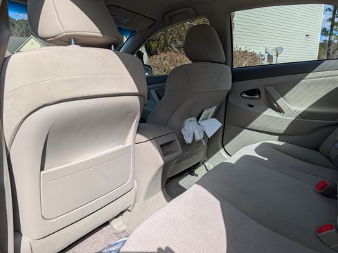 Used 2011 Toyota Camry LE w/ LE Extra-Value Pkg image 1