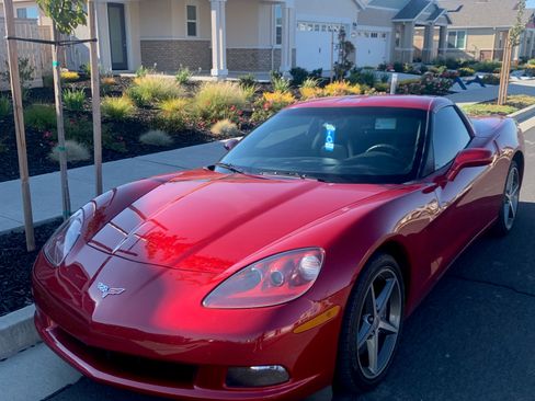 Used 2011 Chevrolet Corvette Coupe image 2