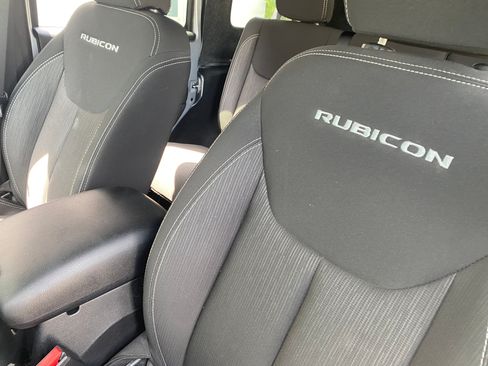 Used 2016 Jeep Wrangler Unlimited Rubicon w/ Connectivity Group AWD/4WD image 9