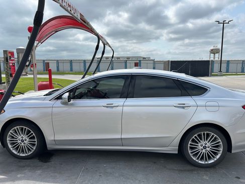 Used 2016 Ford Fusion SE w/ Equipment Group 202A AWD/4WD image 2