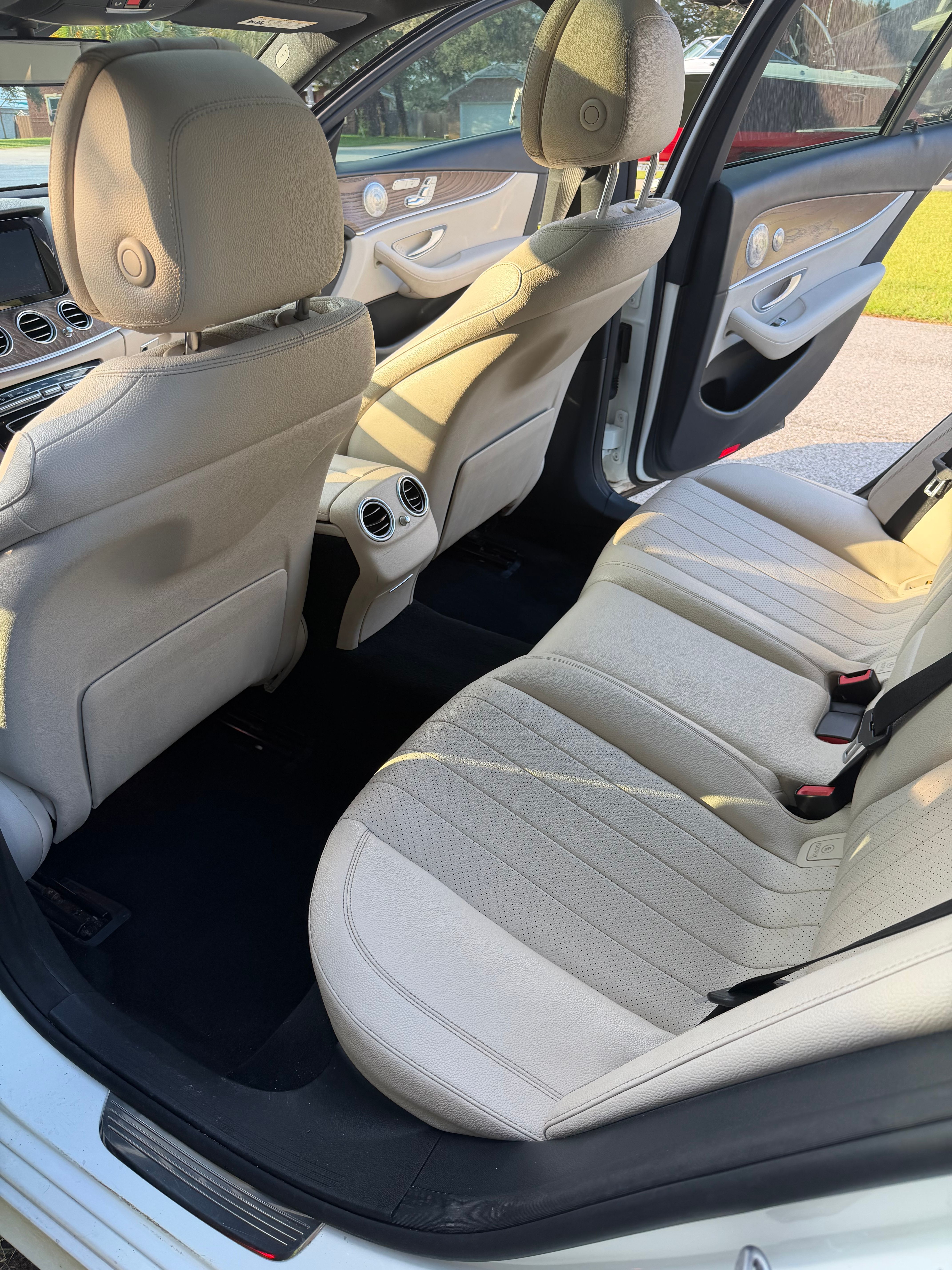 Used 2017 Mercedes-Benz E 300 image 9
