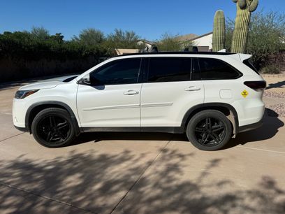 Used 2019 Toyota Highlander SE