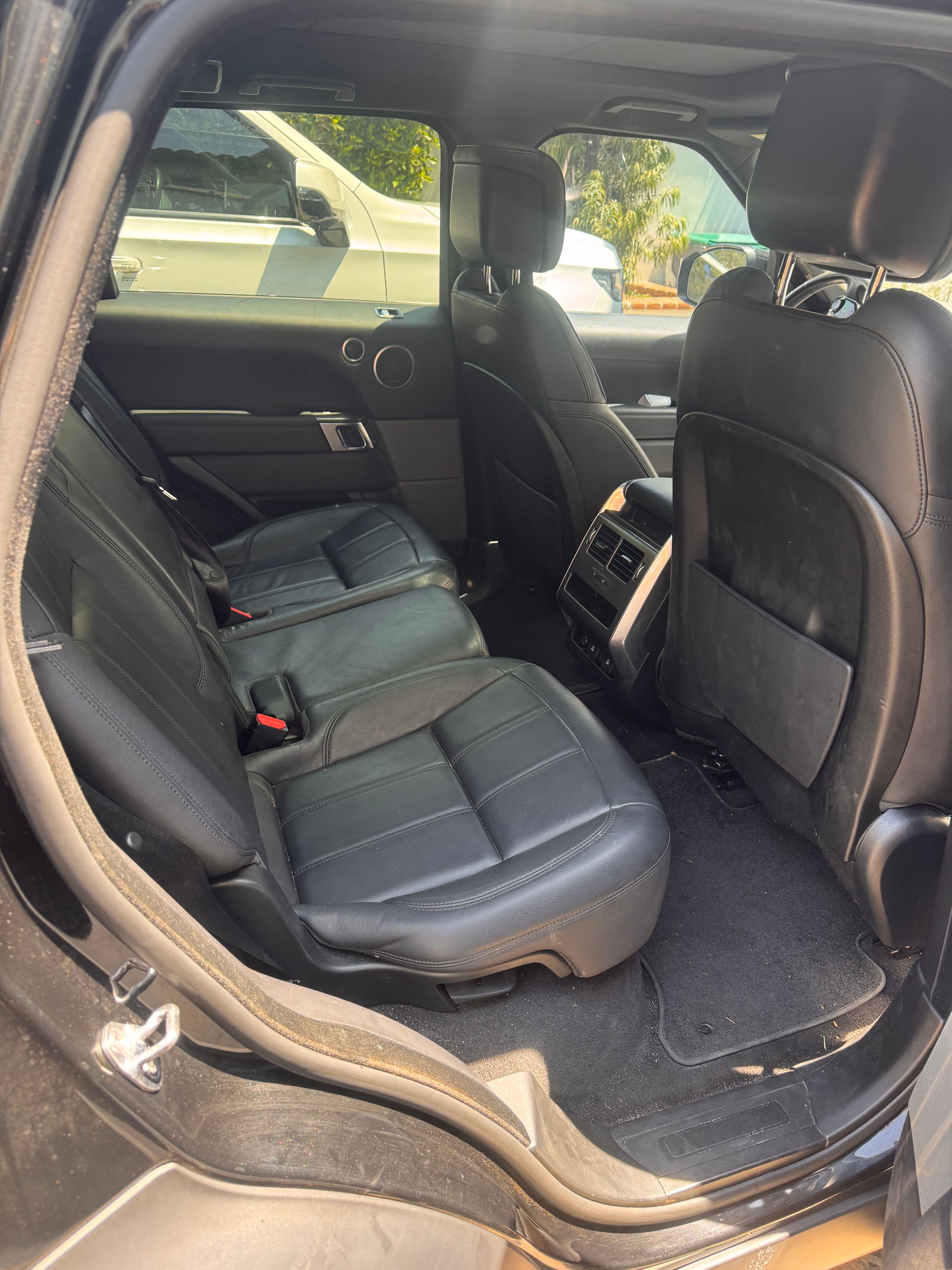 Used 2018 Land Rover Range Rover Sport SE AWD/4WD image 6